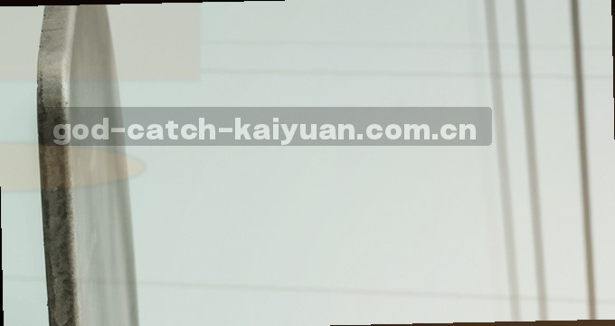 晨光穿透薄雾 指尖轻触通往新世界